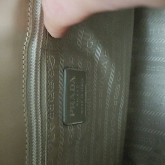 Auth Prada Vitello Smalto Cammello - Picture 12 of 15